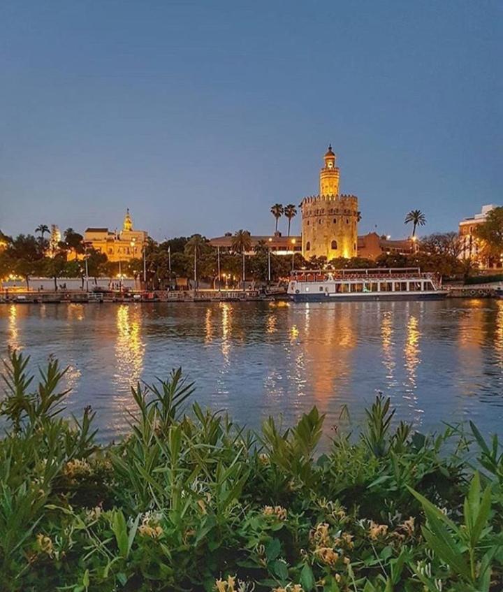 Apartamento Con Vistas Al Rio Guadalquivir En Triana, Sevilla 外观 照片