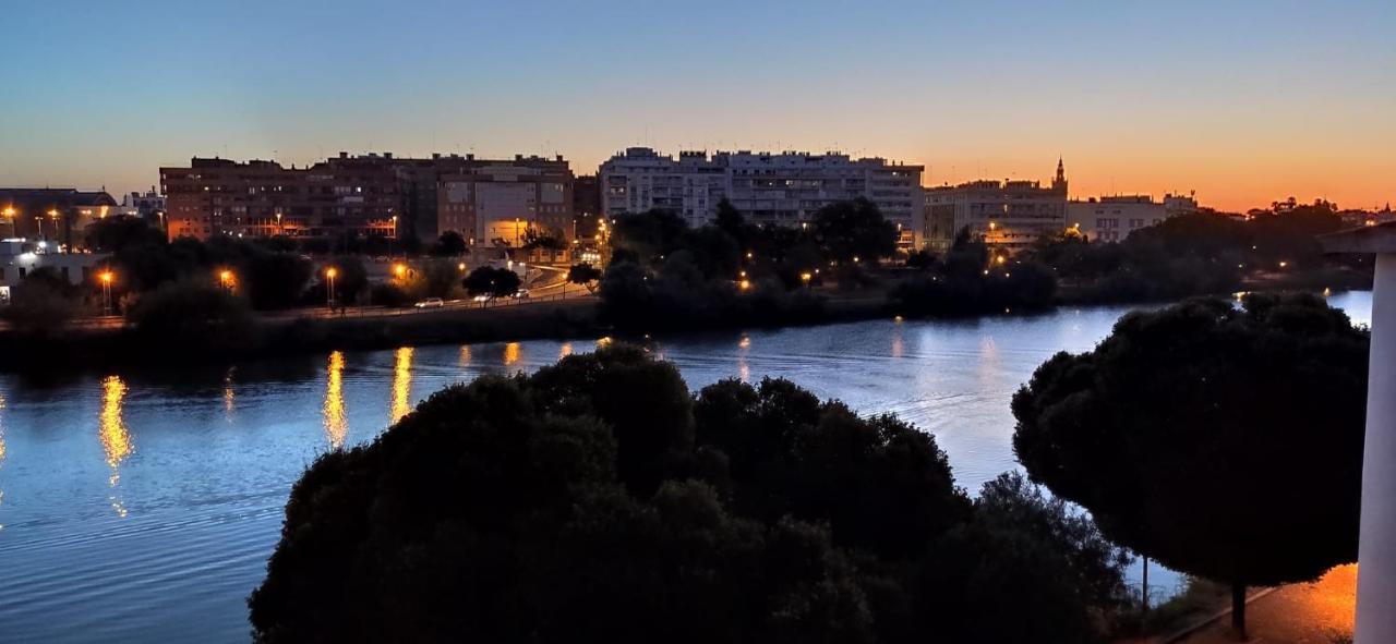 Apartamento Con Vistas Al Rio Guadalquivir En Triana, Sevilla 外观 照片